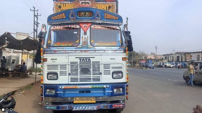 Woman killed, father-son seriously injured in a speeding truck collision in Agra