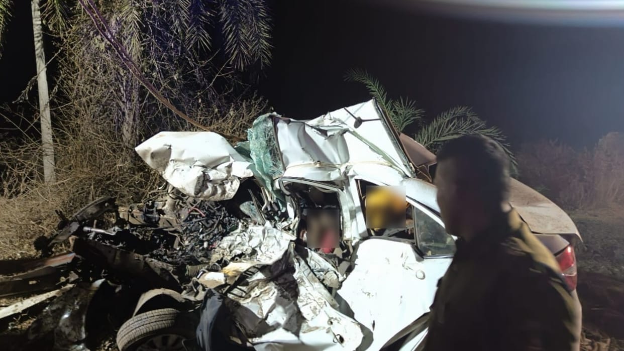 Big road accident in Balod truck collided with car many people died painfully