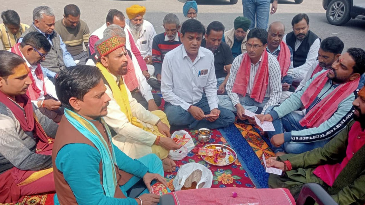 Hanuman Chalisa recited to ward off the evil spirit of corruption from officers in Panipat