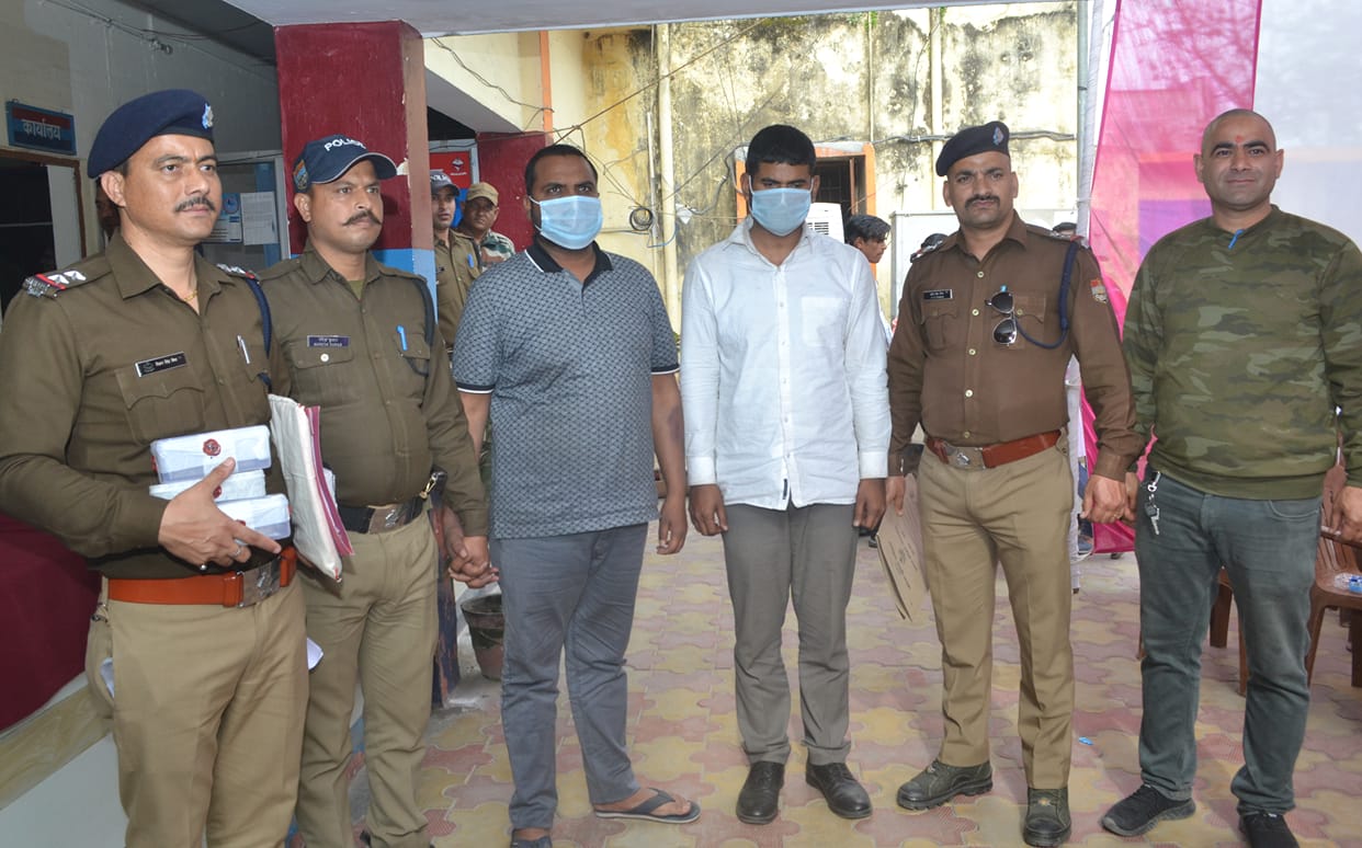 Roorkee: Two Arrested for pose fake income tax officer and Fraud On lines of Special 26 Movie