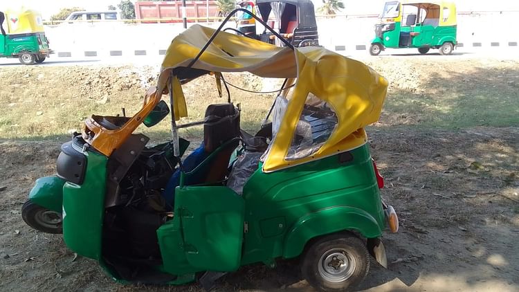 Road Accident In Varanasi Auto Driver Killed In Collision With School Bus At Ring Road Amar