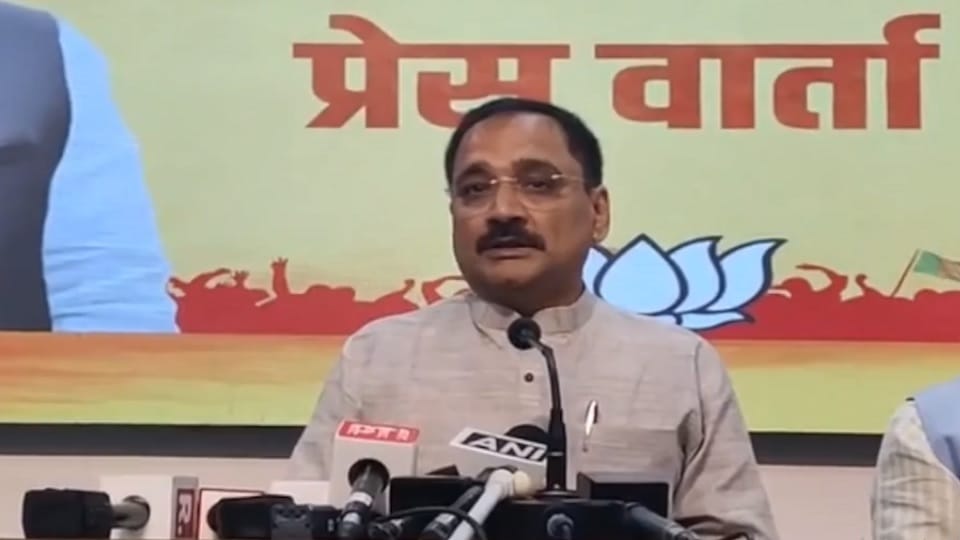 Politics intensifies due to floods in Delhi