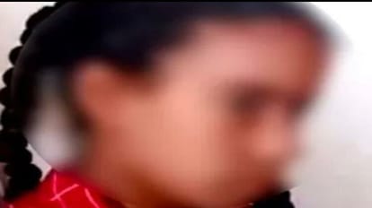 UP: कपड़ों में शौच करने पर शिक्षिका ने एलकेजी छात्रा को दी खौफनाक सजा, पहले पीटा, फिर उखाड़ लिए सिर के बाल छात्रा सांकेतिक फोटो