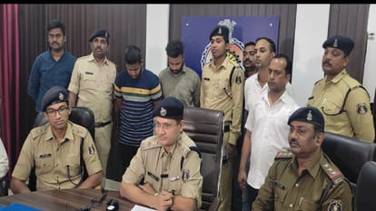 पुलिस की गिरफ्त में आरोपी युवक।