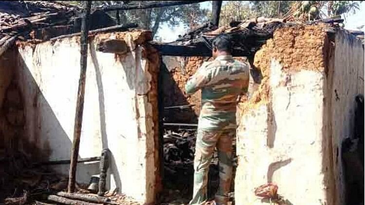 Ambikapur:अंबिकापुर में ठंड से बचने जलाई गई आग से जल गया घर, बुजुर्ग की मौत, पति झुलसा – House Burnt To Avoid Cold In Ambikapur, Old Man Dies, Husband Scorched