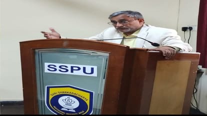 कुलपति डॉ. सदानंद  शाही