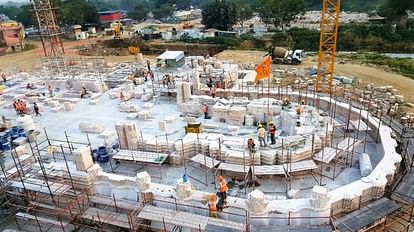 अयोध्या में निर्माणाधीन राम मंदिर।