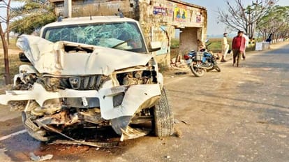 Jamui:डीएम के साथ तिलक समारोह से लौट रहे रिश्तेदार की गाड़ी यात्री शेड से  टकराई, बाल-बाल बचे डीएम, पांच घायल - Dm's Relative Injured In Road Accident  - Amar Ujala Hindi News