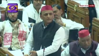 सदन को संबोधित करते नेता प्रतिपक्ष अखिलेश यादव।