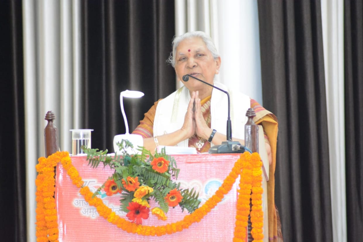 Purvanchal University 26th Convocation Governor anandi ben patel praised hard work of girl students