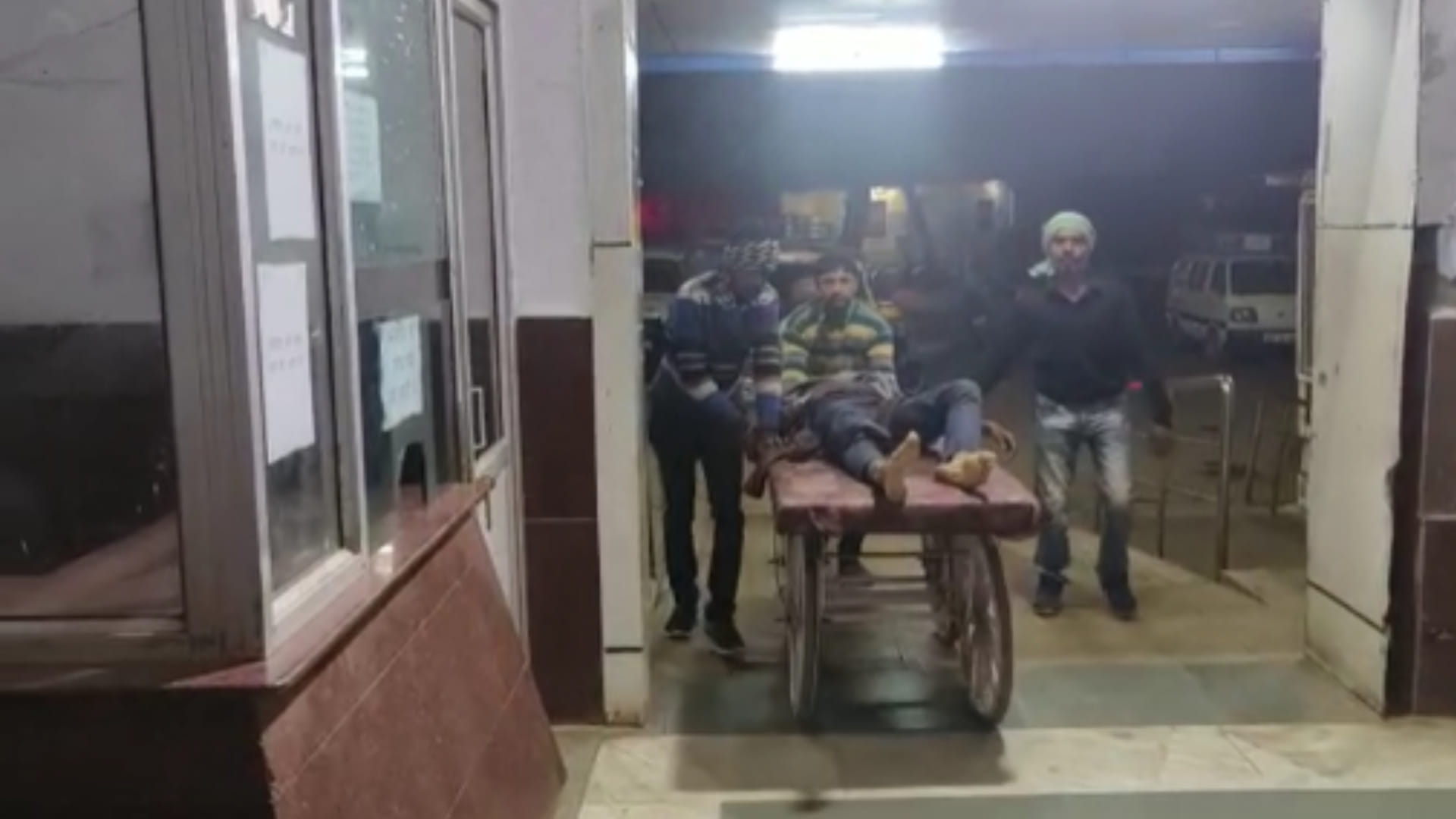 बरातियों पर चढ़ी बोलेरो कार