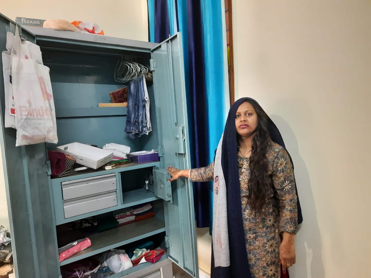 Meerut: Thieves broke the locks and robbed the house, taking away cash and jewelery worth lakhs