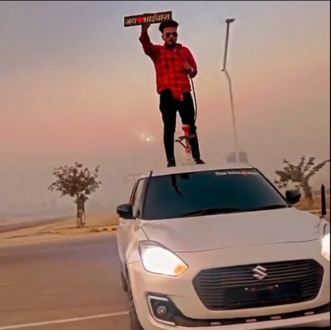 Video of youth of hukka on car is viral