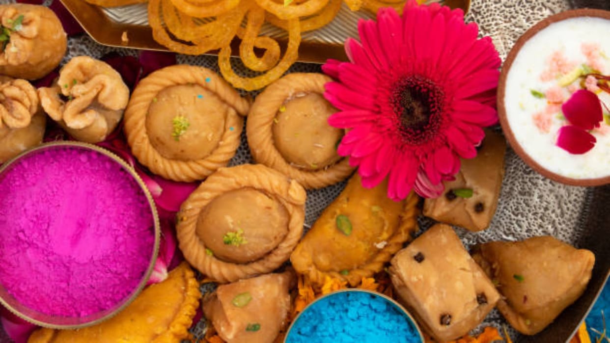 Holi 2023 Make This Holi Special With Chandrakala Gujiya Everyone Will Appreciate After Tasting It