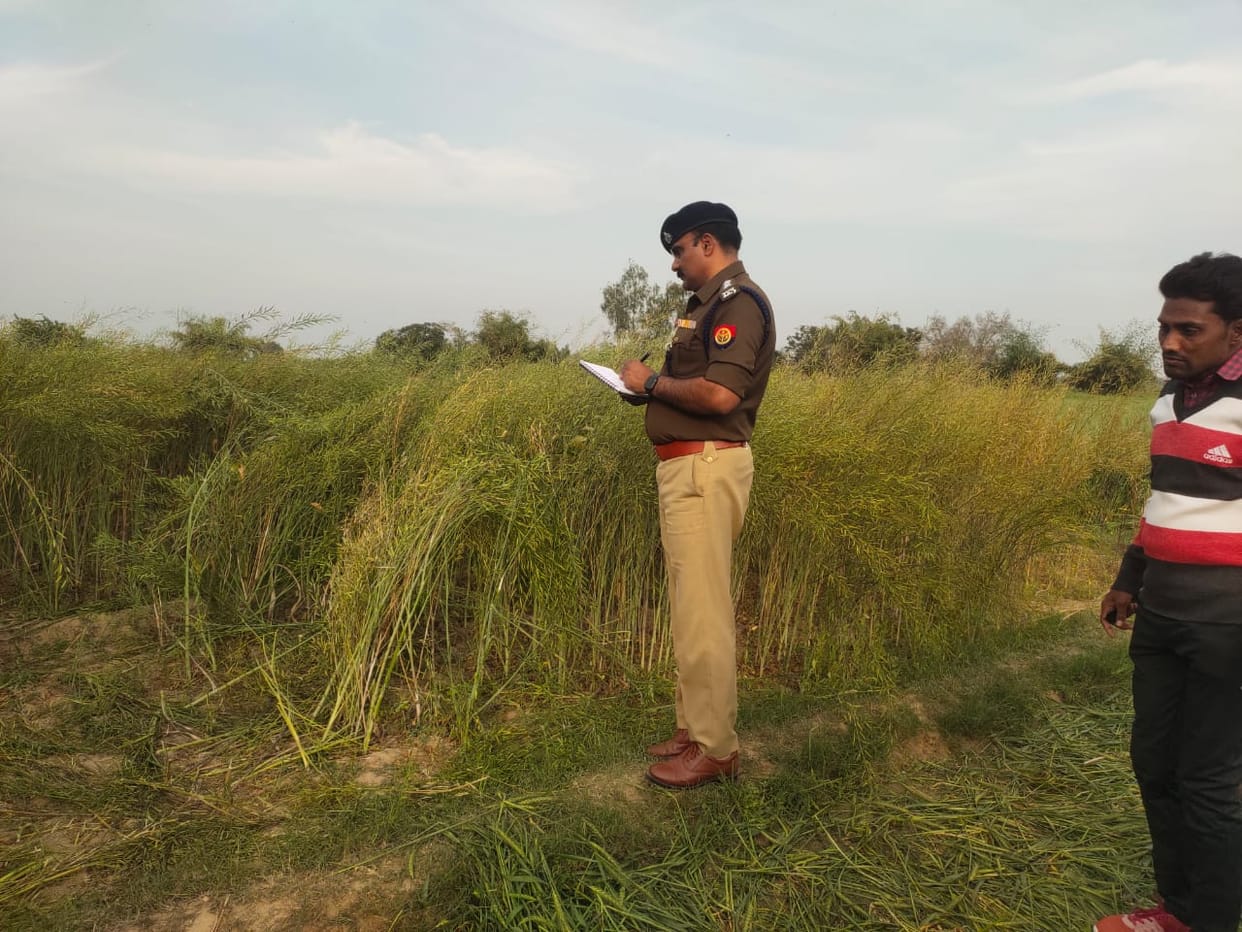 The girl was strangled to death in Unnao, the body was lying in the mustard field