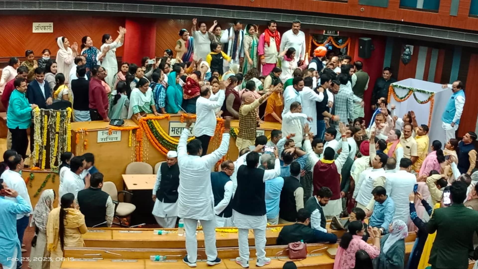 BJP and AAP councilors fight during MCD Standing Committee elections
