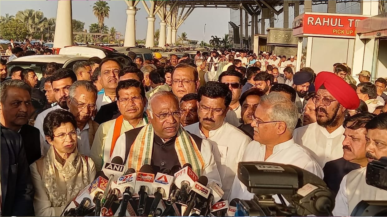 Congress President Kharge reached raipur blame on BJP