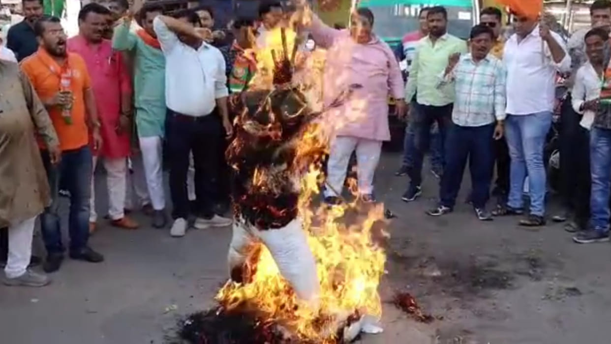 Angry BJP burnt Kamal Nath's effigy for calling Madhya Pradesh Madira Pradesh