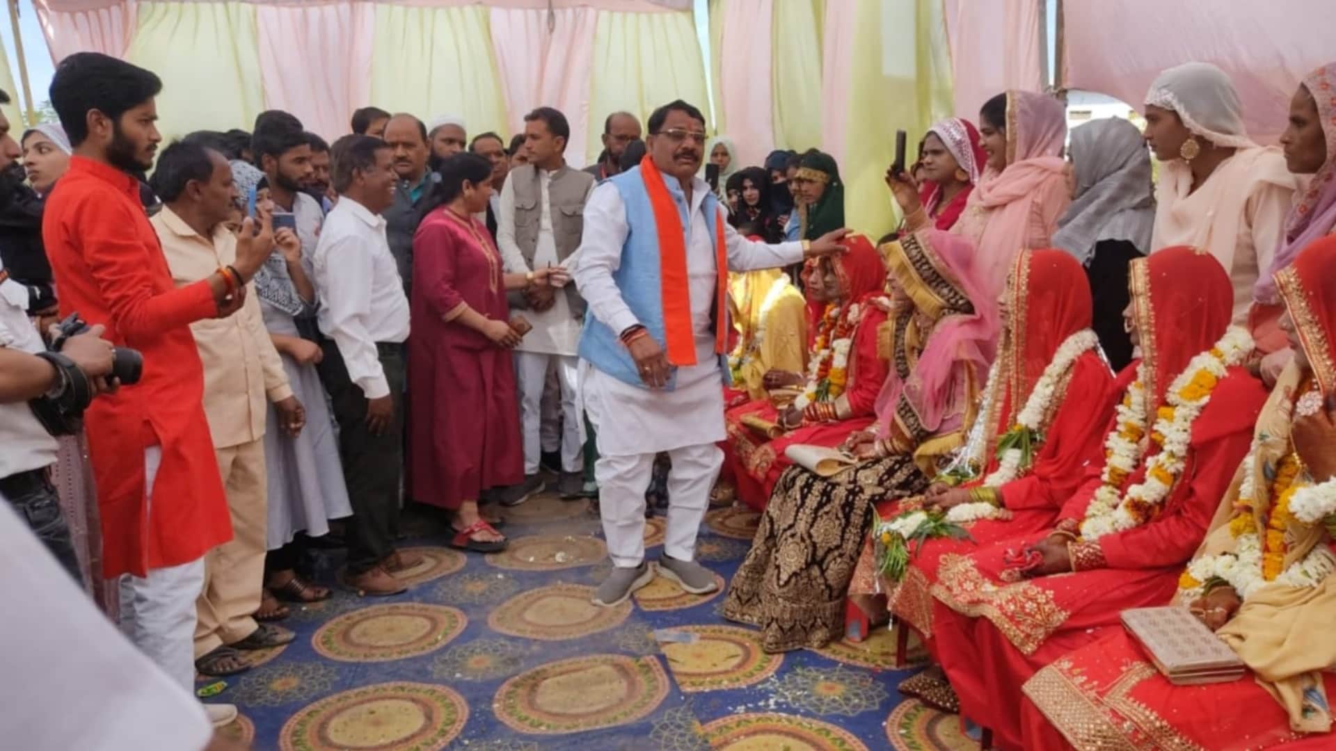 Sehore: 422 couples married each other in Ashta, 37 Muslim couples read Nikah