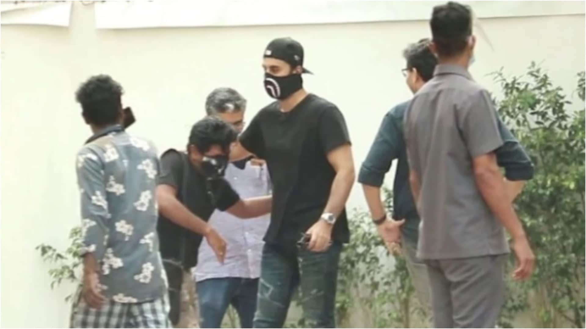Holidays in Bollywood matter of leave in film industry reached Human Rights Commission some instruction issued