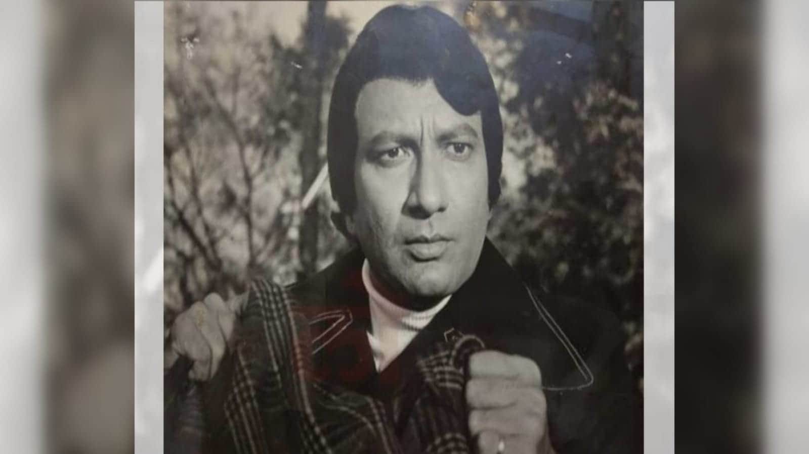 Vijay Anand Death Anniversary know about filmmaker who married with her own sister