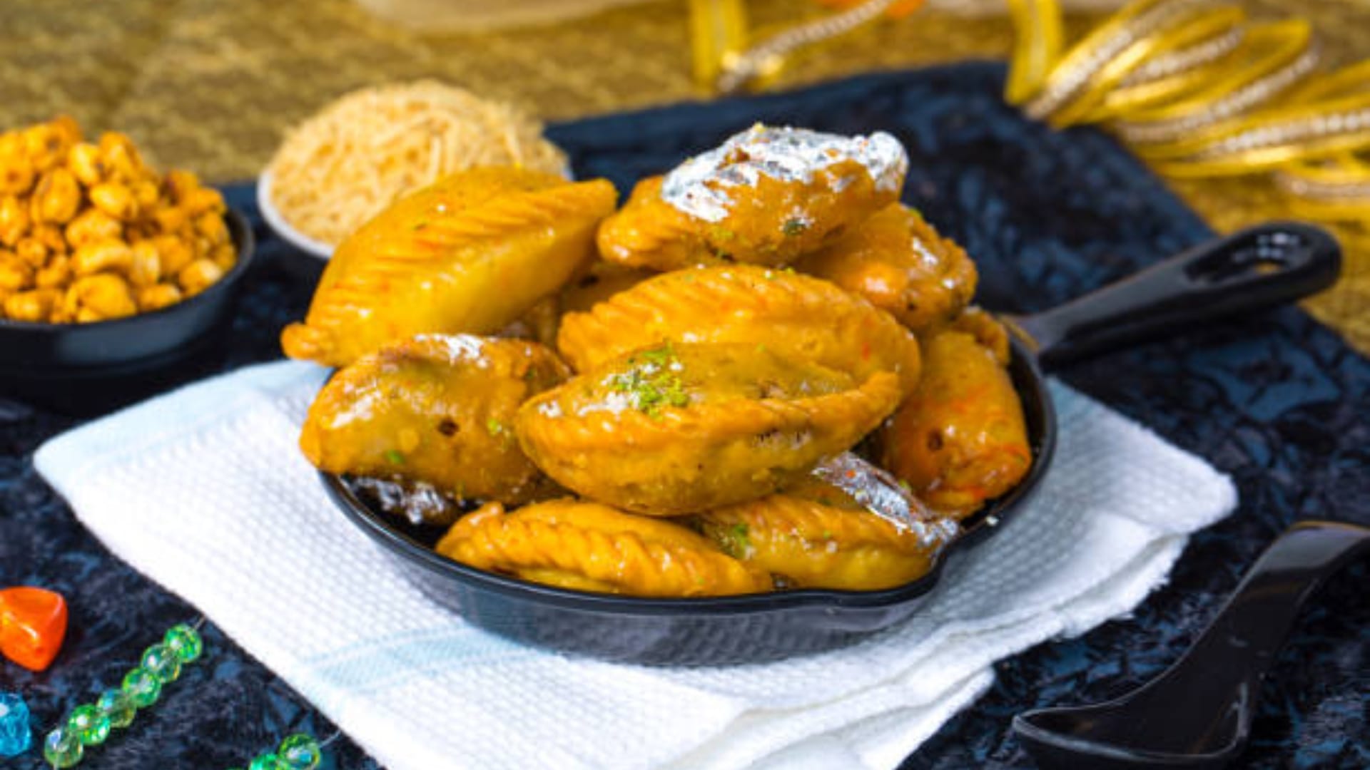Holi 2023 Make This Holi Special With Chandrakala Gujiya Everyone Will Appreciate After Tasting It
