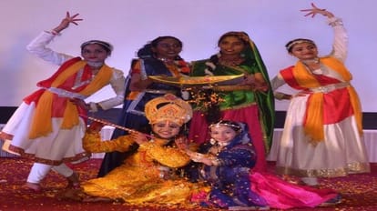 होली गीत की प्रस्तुति