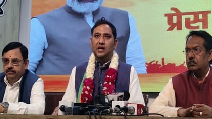 MCD Delhi: स्टैंडिंग कमेटी चुनाव से पहले 'आप' को झटका, बवाना पार्षद पवन सहरावत भाजपा में शामिल, लगाए ये आरोप पवन सहरावत ने भाजपा ज्वाइन की