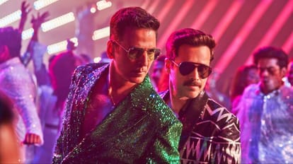 Selfiee Review: अपने ही आभा मंडल में अटके अक्षय कुमार, साउथ की हिट फिल्म की राज मेहता ने बनाई सस्ती सी रीमेक सेल्फी रिव्यू