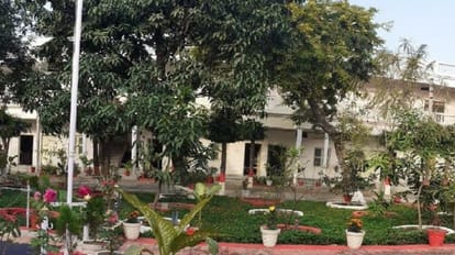 Varanasi: अब सरकार की हुई आईजी रेंज कार्यालय और आवास की जमीन, 54 साल से एक परिवार वसूल रहा था किराया आईजी रेंज कार्यालय और आवास
