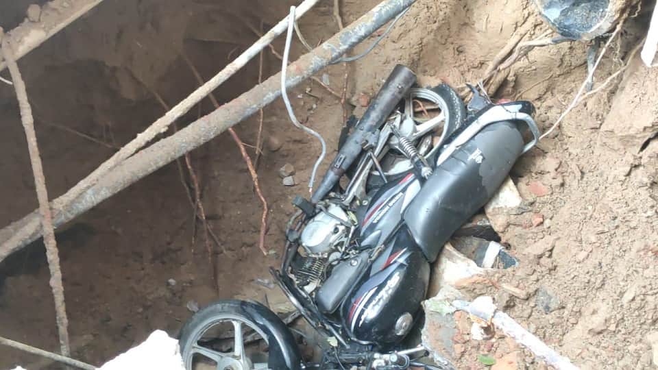 Due to the negligence of Delhi Jal Board land sunk in RK puram two motorcycles and a dog fell