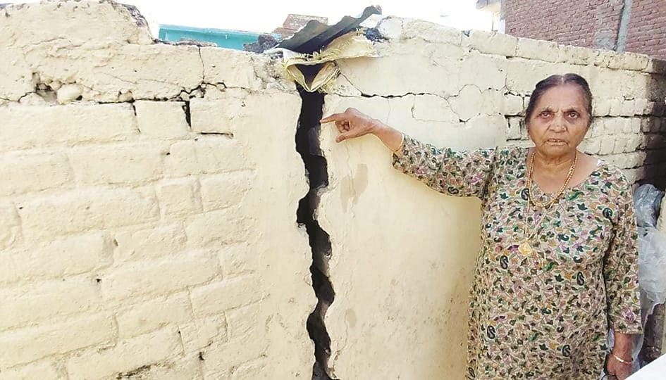 jammu kashmir: Cracking in some houses near ranjit sagar dam in Basohli kathua
