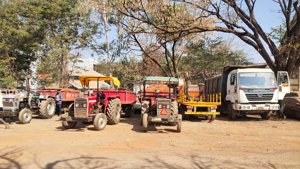 Mineral department seized 6 dcm and 8 tractors for illegal transportation of minor minerals