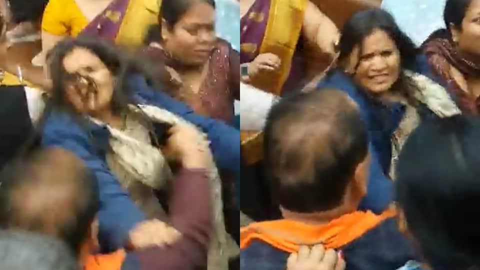 aap bjp councillors clash in mcd women also jumped into fight