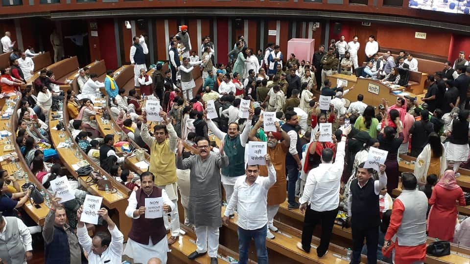 BJP and AAP councilors fight during MCD Standing Committee elections