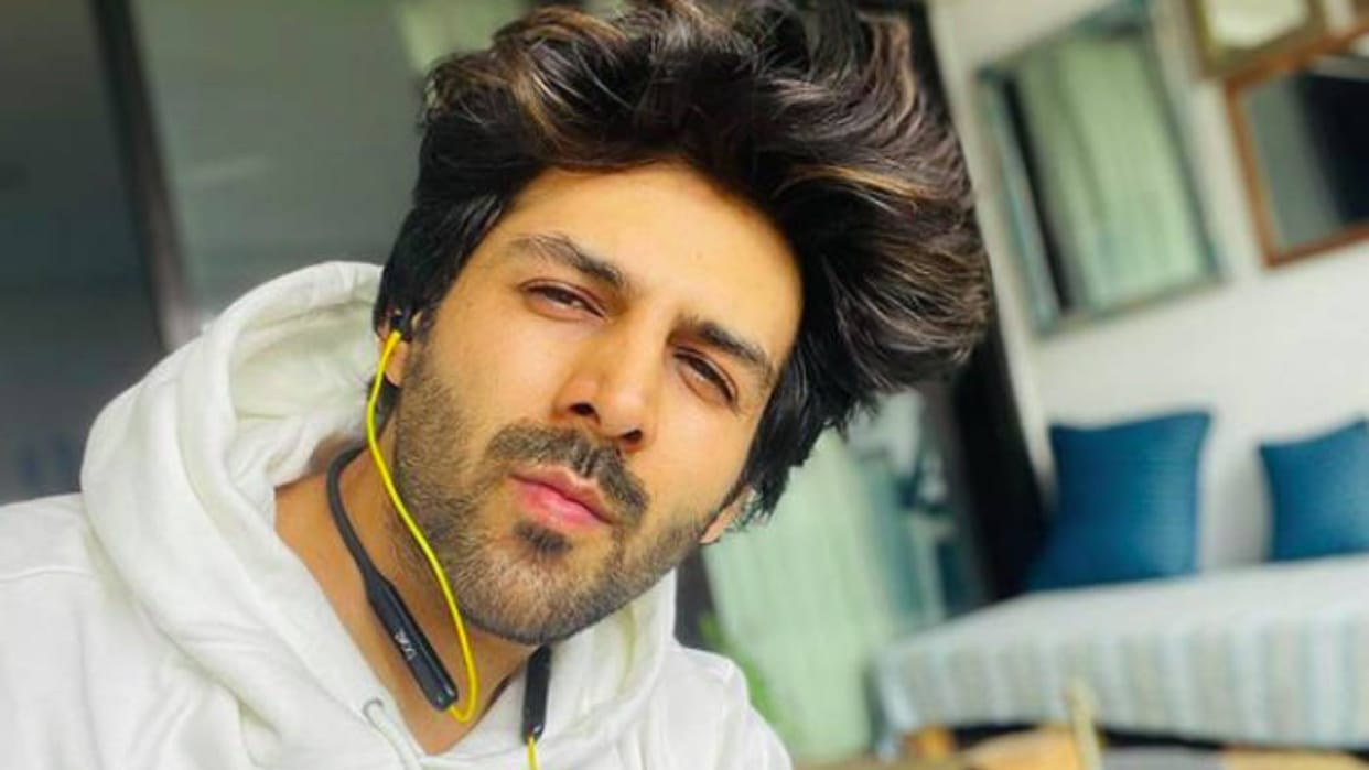 Kartik Aaryan Dance Video Viral On Social Media on Bhojpuri Song lollypop lagelu At cousins Wedding