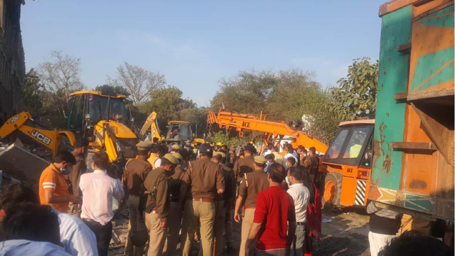 Boiler explodes in cold store of BSP leader in Meerut and many people died in the accident