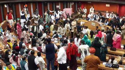 BJP and AAP councilors fight during MCD Standing Committee elections