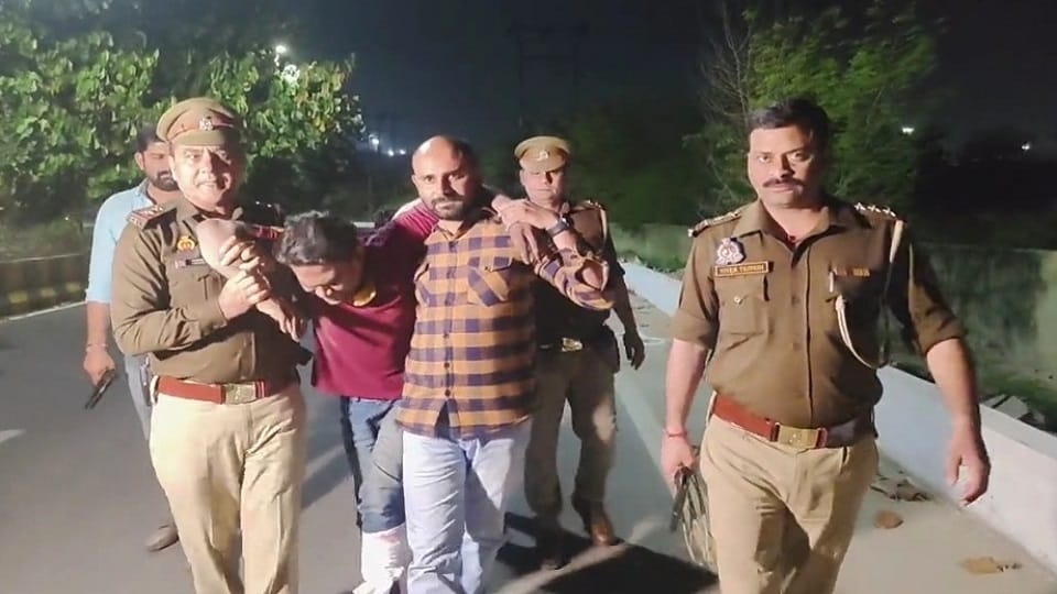 25 thousand prize crook arrested in police encounter