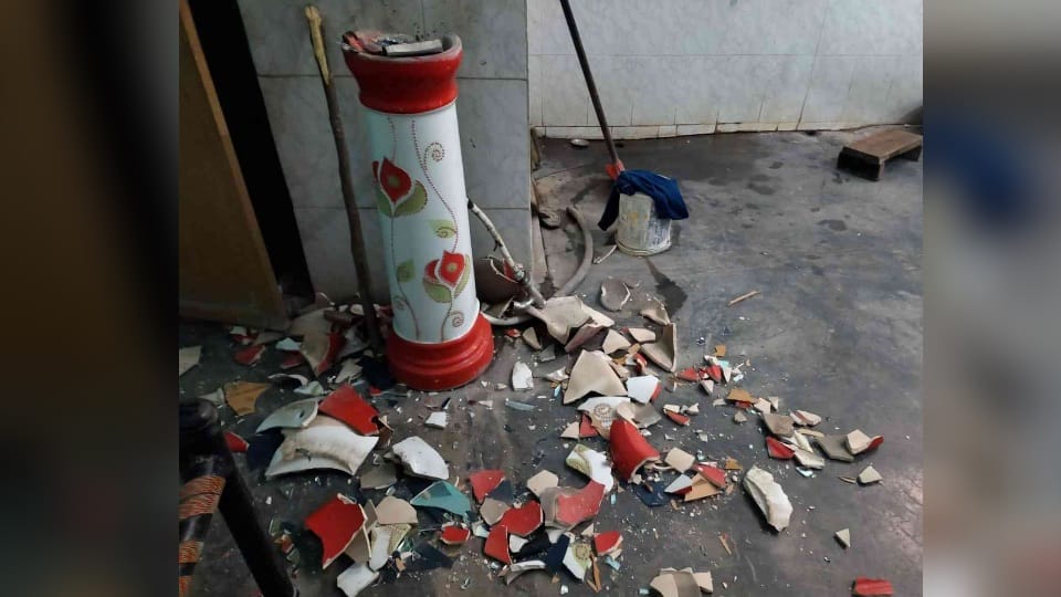 Roorkee News: Uproar over court marriage girl family vandalized Boy house four injured