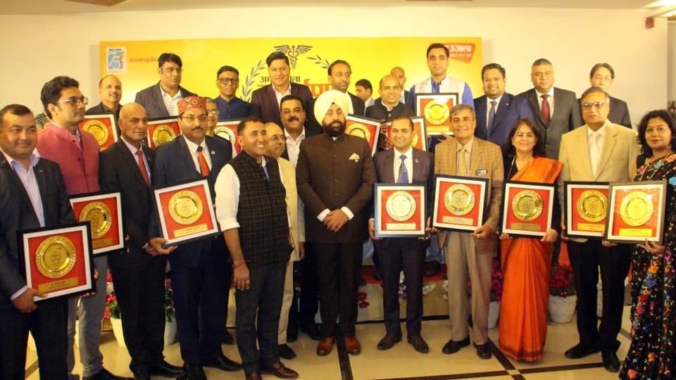 Amar Ujala dedication and honor ceremony 2023: Governor Gurmeet singh honored eminent doctors of Uttarakhand
