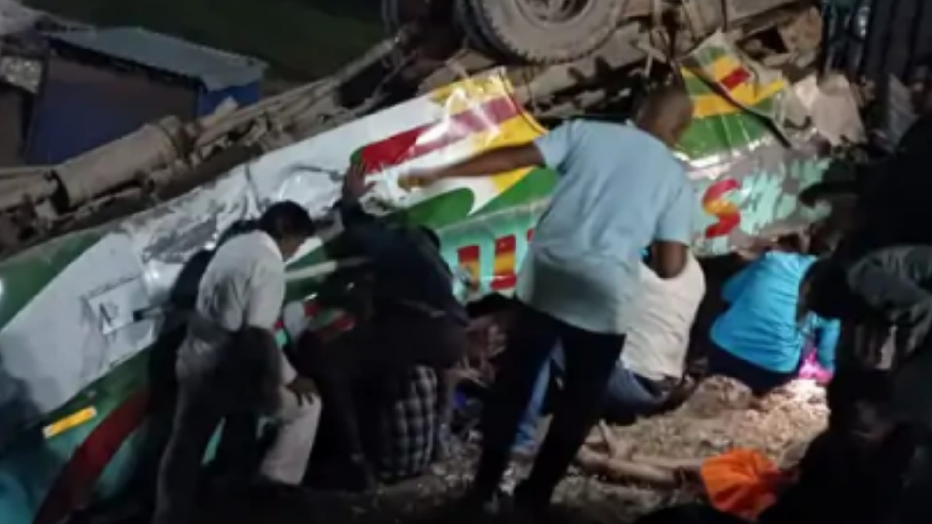 Bus overturned near Mohania tunnel of Rewa-Sidhi district