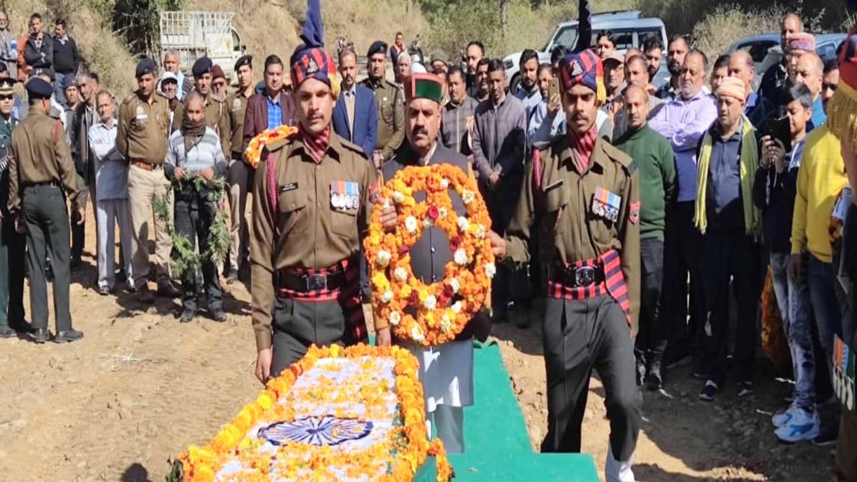 Shaheed Rajkumar Sharma's mortal remains reached home in hamirpur himachal