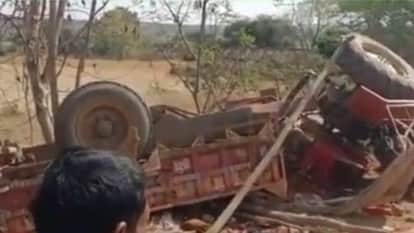 ट्रैक्टर ट्रॉली पलटी प्रतीकात्मक