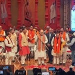 बापू सभागार में मंच पर पहुंचे गृह मंत्री अमित शाह।