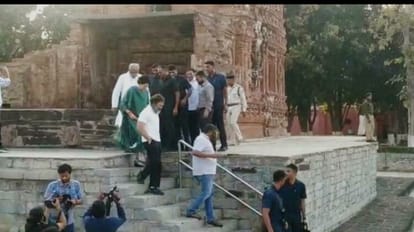 राहुल गांधी और प्रियंका वाड्रा ने महासमुंद के सिरपुर का किया भ्रमण।