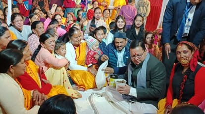 ओणी गांव में मुख्यमंत्री पुष्कर सिंह धामी