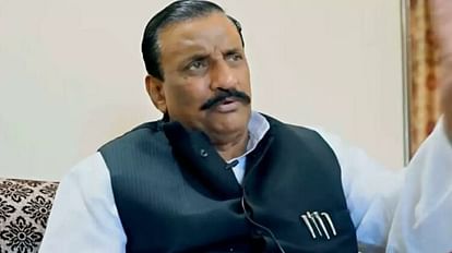 Jaunpur: अपना दल के पूर्व सांसद और उनके विधायक पुत्र समेत चार पर डकैती व धोखाधड़ी का परिवाद अपना दल के पूर्व सांसद हरिवंश सिंह