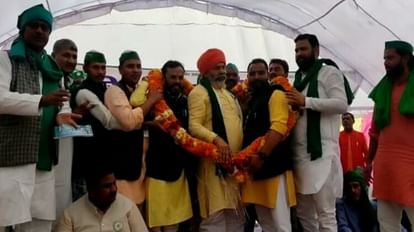 MP News: रीवा के गुढ़ में आयोजित किसान महापंचायत में गरजे टिकैत, कहा- होगा महाआंदोलन, कलमकार थामेंगे कमल किसान महापंचायत में गरजे टिकैत