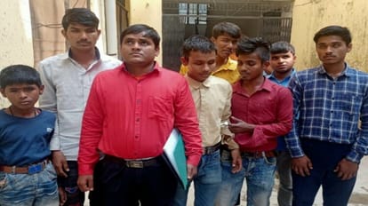 दृष्टिबाधित इंटर कॉलेज का हाल: दिव्यांगों की पुकार, हमारी अरज सुनो सरकार स्पर्श राजकीय दृष्टिबाधित बालक इंटर कॉलेज के विद्यार्थी।